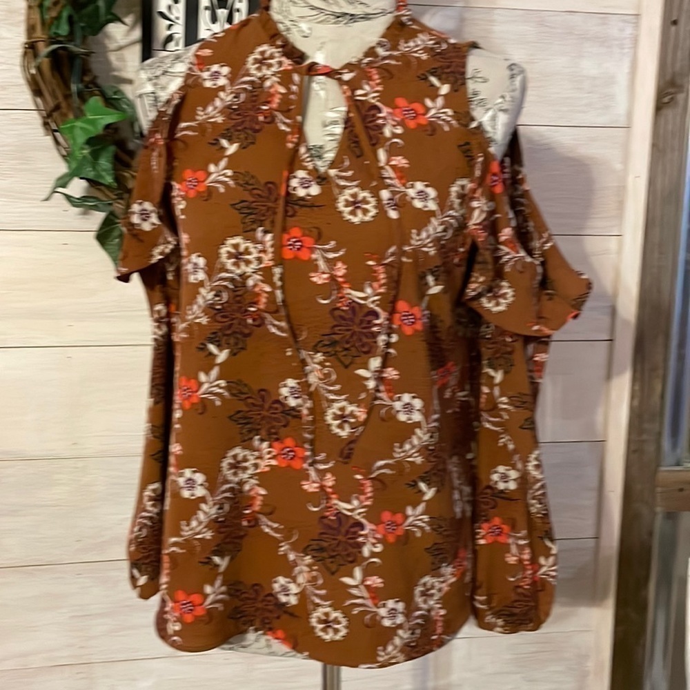 C Brown Flower Cold Shoulder Top M